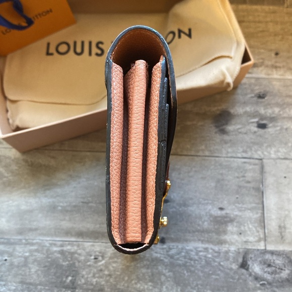 Louis Vuitton Pink Pallas Wallet 💕 - Picture 5 of 15